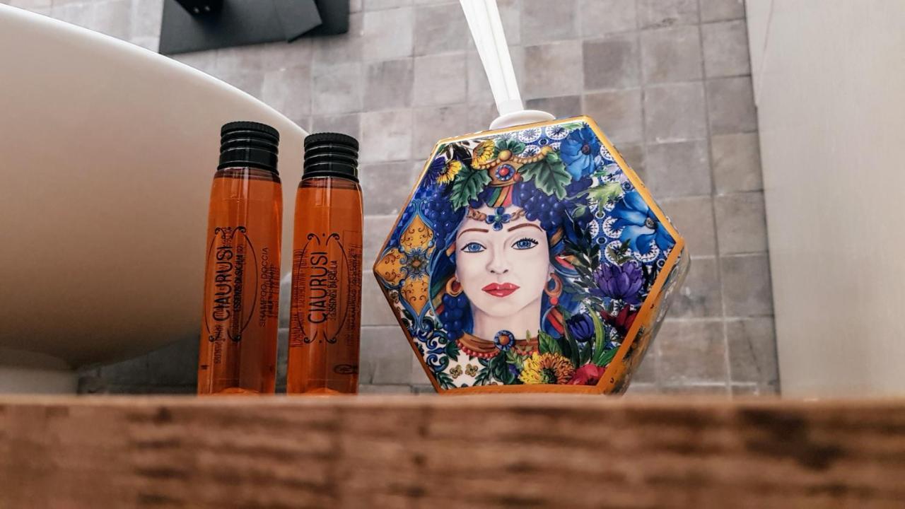 Cavour 45 - Ortigia Apartments シラクーサ エクステリア 写真