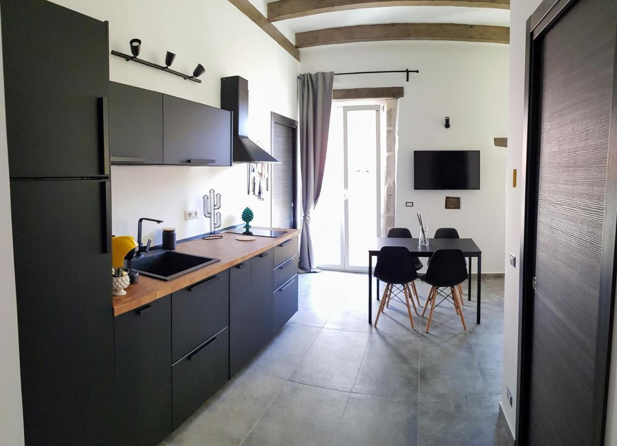Cavour 45 - Ortigia Apartments シラクーサ エクステリア 写真