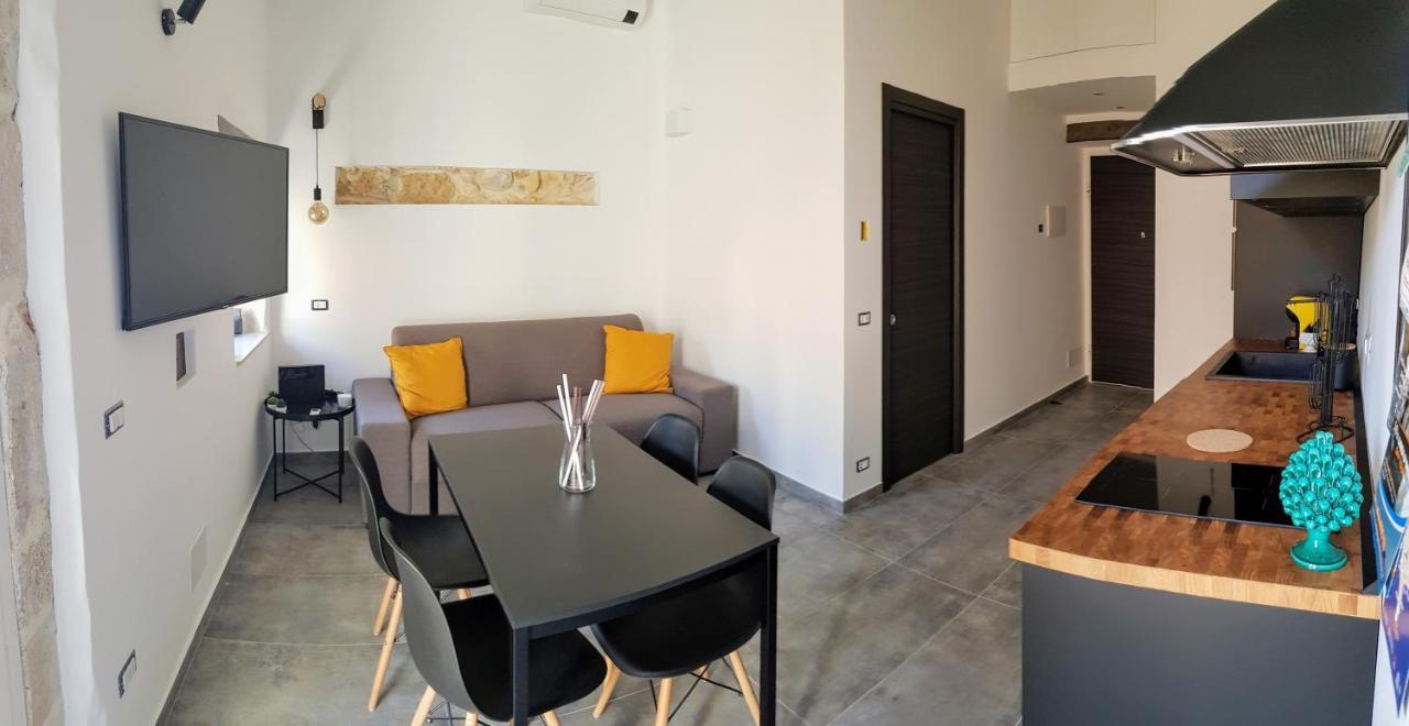 Cavour 45 - Ortigia Apartments シラクーサ エクステリア 写真