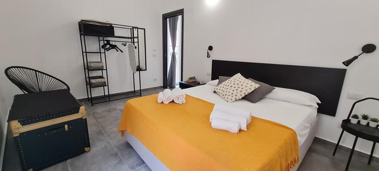 Cavour 45 - Ortigia Apartments シラクーサ エクステリア 写真